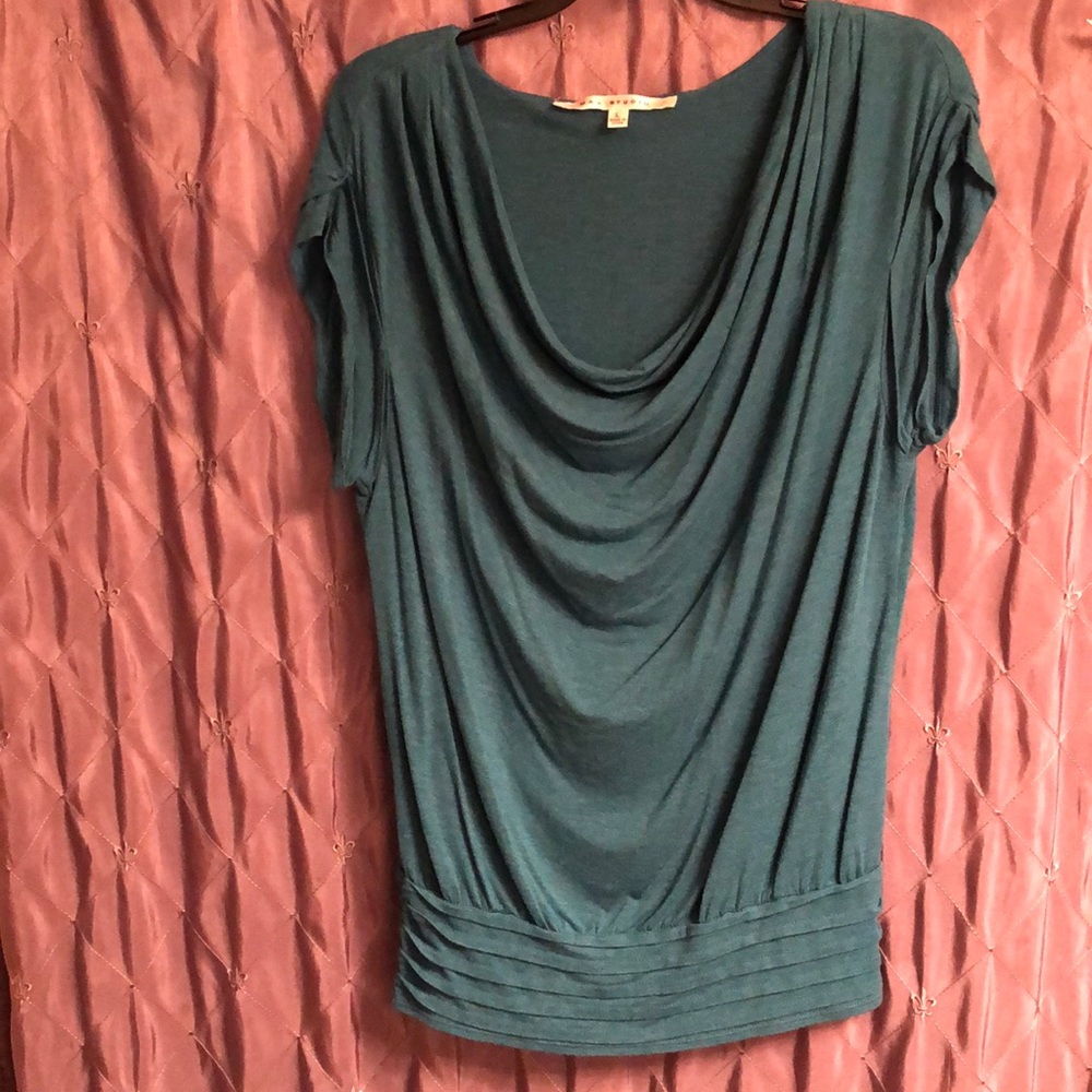 Green blue max studio top